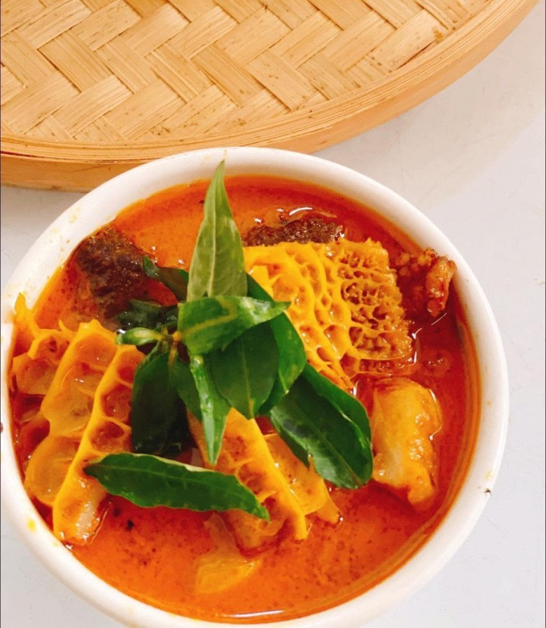 Món phá lấu bò người Hoa thành phẩm, hấp dẫn với nước dùng sánh mịn và lòng bò mềm thơm