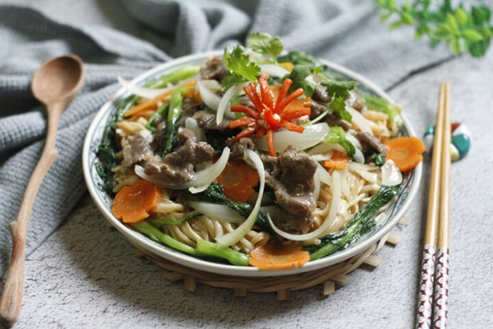 Món phở xào bò thơm ngon, không bị nát dính, minh họa cách xào phở không bị nát