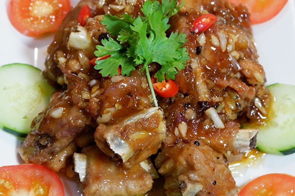 Món sườn chua ngọt ngon sau khi chế biến, màu sắc hấp dẫn