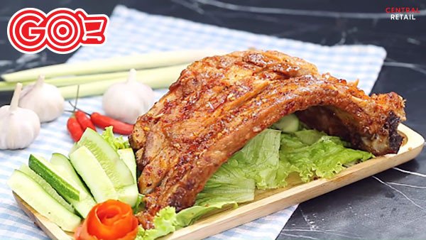 Món sườn nướng thành phẩm với màu sắc bắt mắt và nước sốt ướp thơm lừng