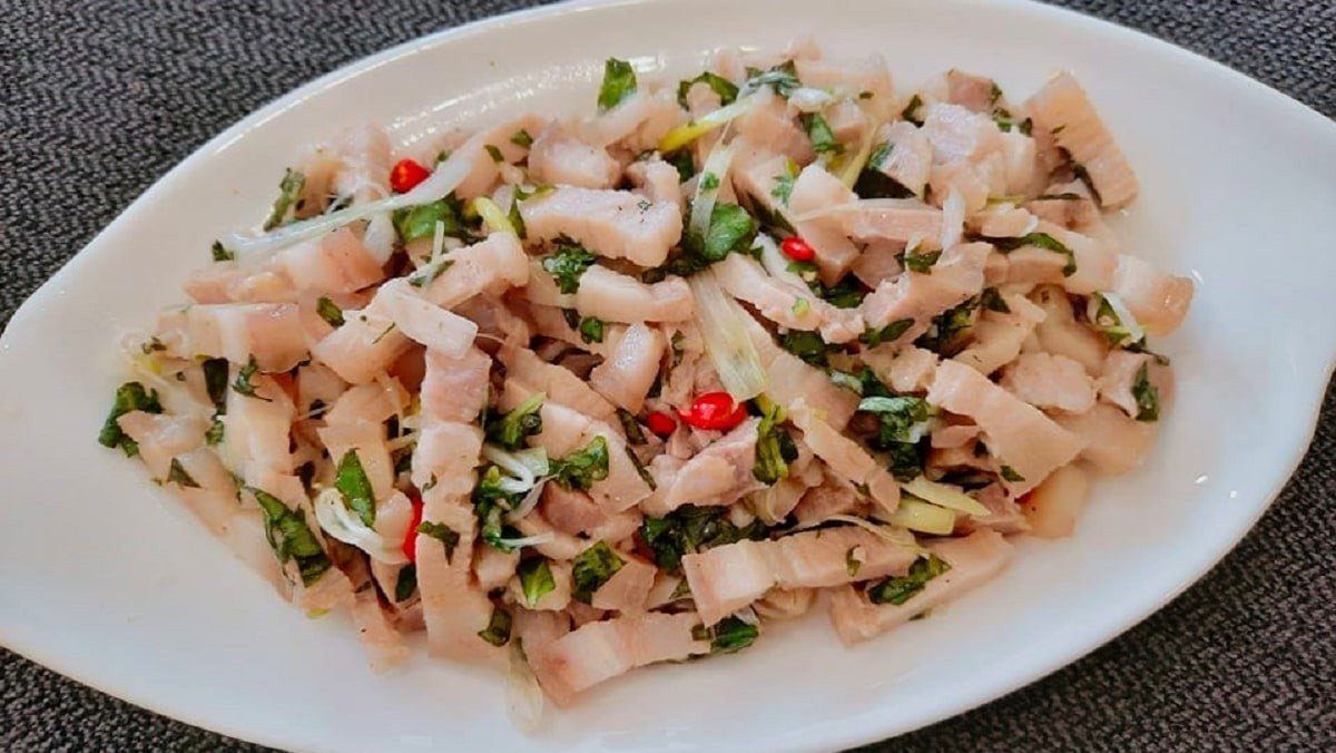 Món thịt ba chỉ trộn chua ngọt đã hoàn thành