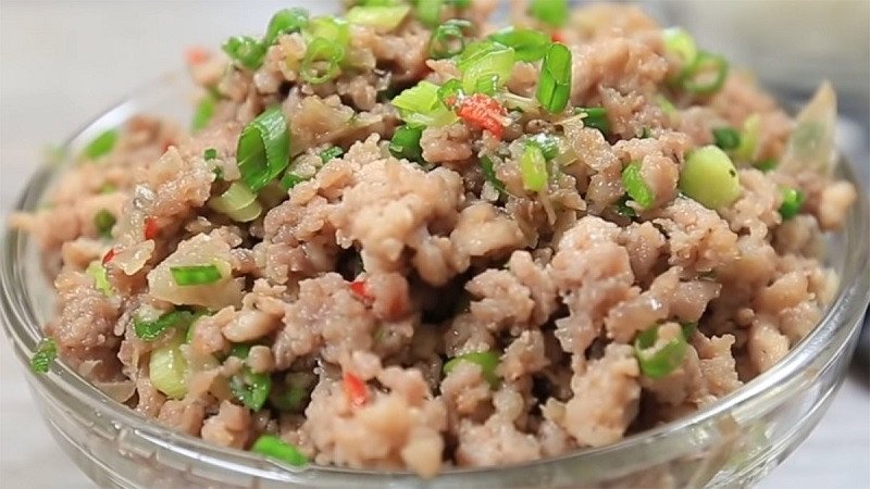 Món thịt băm rim mặn hấp dẫn, một lựa chọn phổ biến khi tìm hiểu thịt băm xào bao nhiêu calo.
