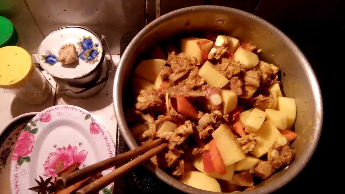 Món thịt trâu sốt vang thơm ngon hấp dẫn chuẩn bị được thưởng thức