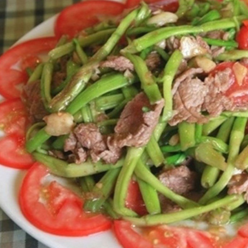 Món thịt trâu xào rau cần nóng hổi, sẵn sàng thưởng thức