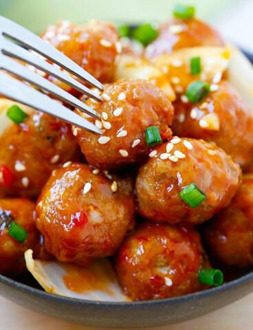 Món thịt viên sốt chua ngọt hấp dẫn