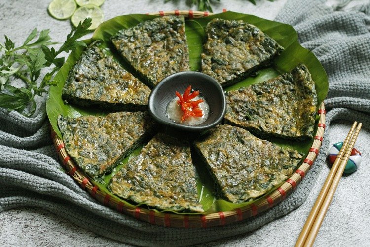 Món trứng tráng ngải cứu thơm ngon, một cách nấu ngải cứu với trứng gà phổ biến