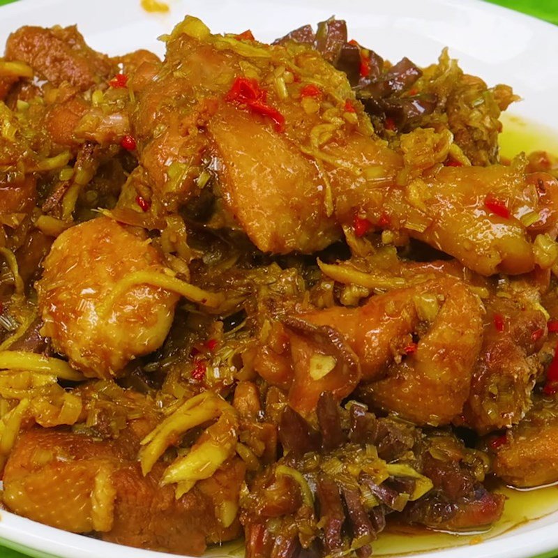 Món vịt kho sả gừng hoàn thành, sẵn sàng thưởng thức