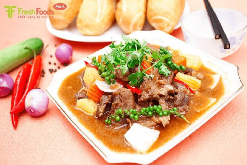 Món xương bò hầm khoai tây hoàn chỉnh