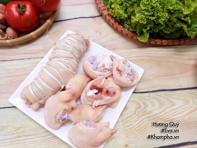 Móng giò heo đã được sơ chế sạch sẽ, sẵn sàng cho cách nấu bún giò heo cà chua