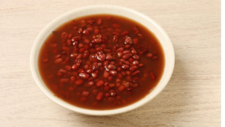 Một cốc chè đỗ đen truyền thống