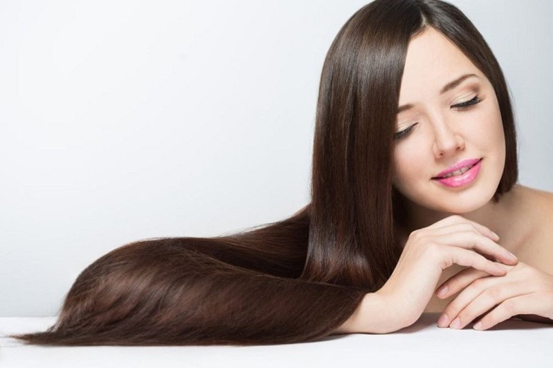 Một tô chè dừa dầm đầy đặn, biểu thị sự phong phú về dưỡng chất như vitamin E có trong dừa, giúp tăng cường sức khỏe.