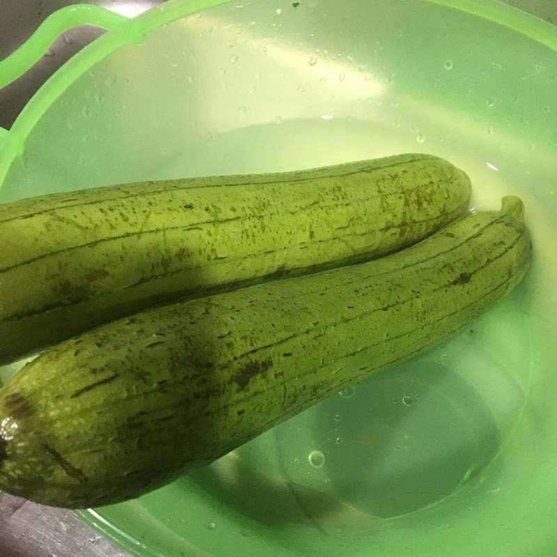 mướp hương đã gọt vỏ và cắt khúc