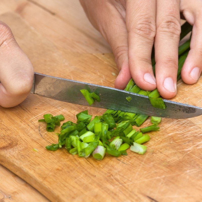 Nấm bào ngư và rau thơm đã sơ chế