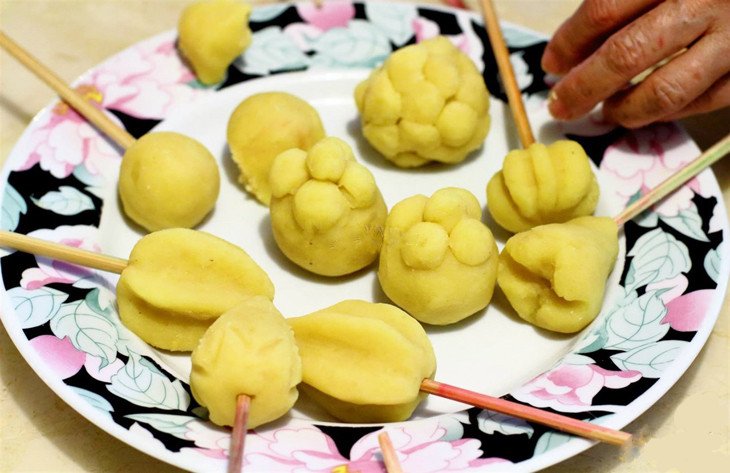 Nặn bánh đậu xanh trái cây hình quả cam và ổi