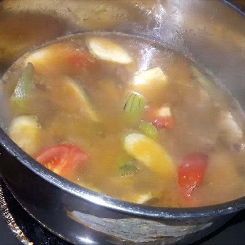 Nấu canh chuối đậu với giấm bỗng và bột nghệ