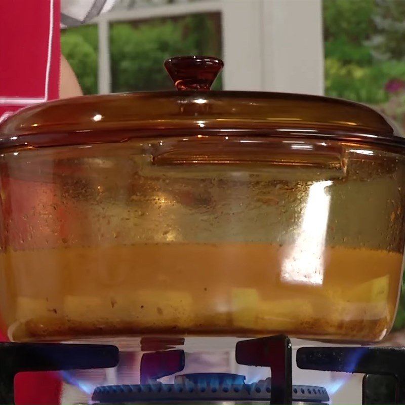 Nấu canh khoai tây cà chua thịt bò thơm ngon