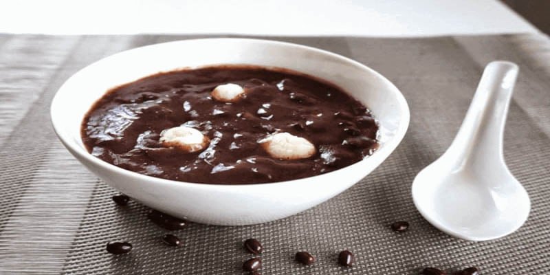 Nấu cháo đậu đen bằng bếp từ mang lại sự tiện lợi và nhanh chóng
