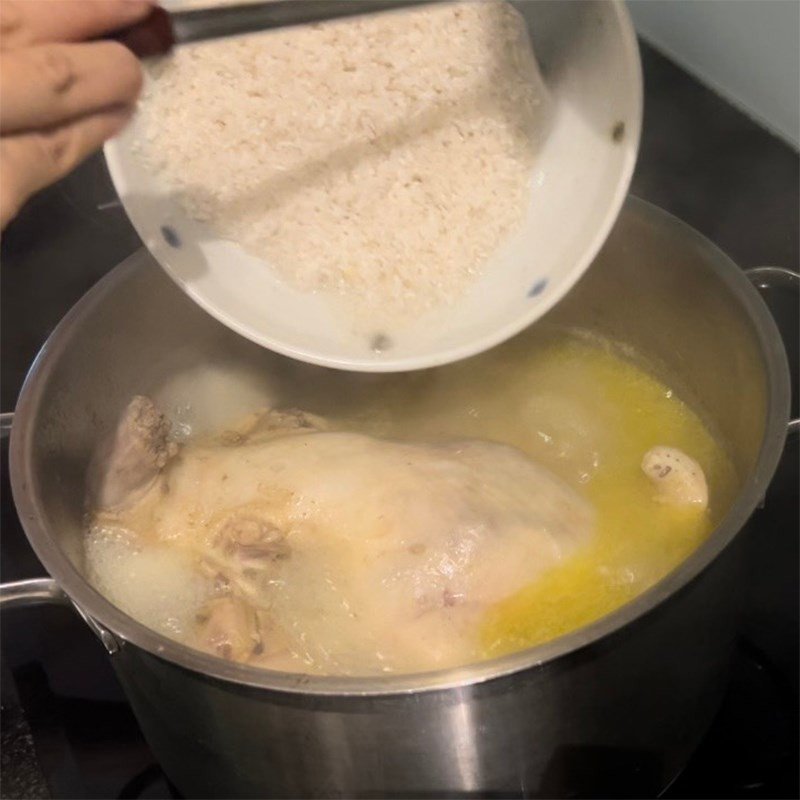 Nấu cháo vịt miền Bắc với gạo và các loại gia vị