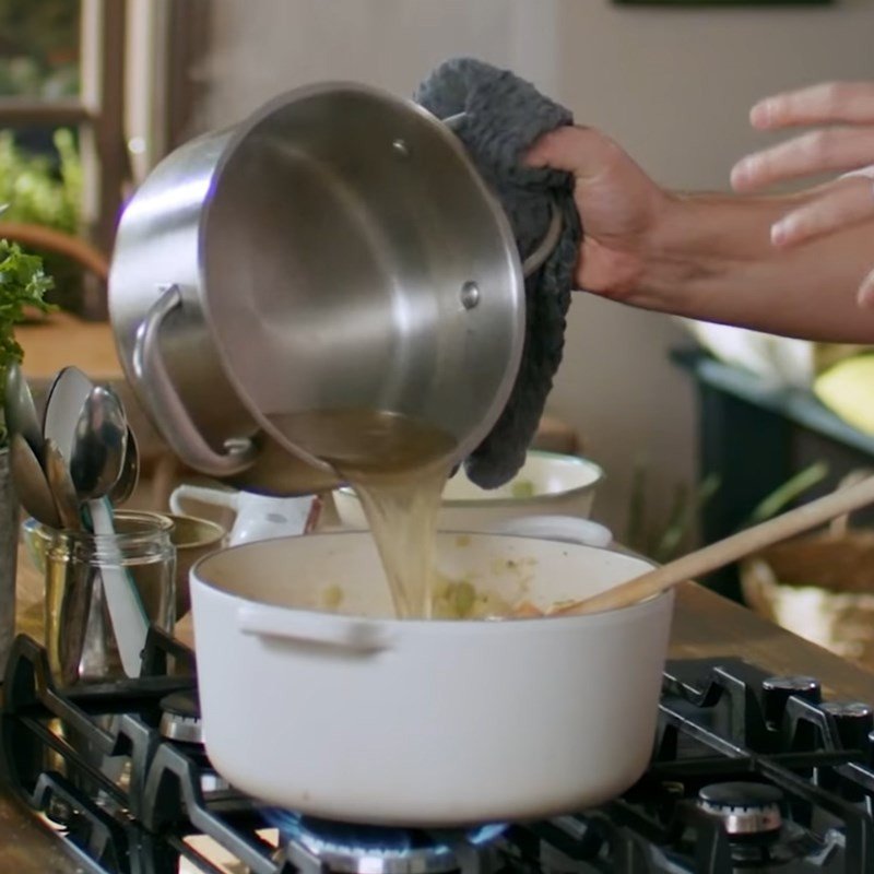 Nấu chín rau củ và xay nhuyễn