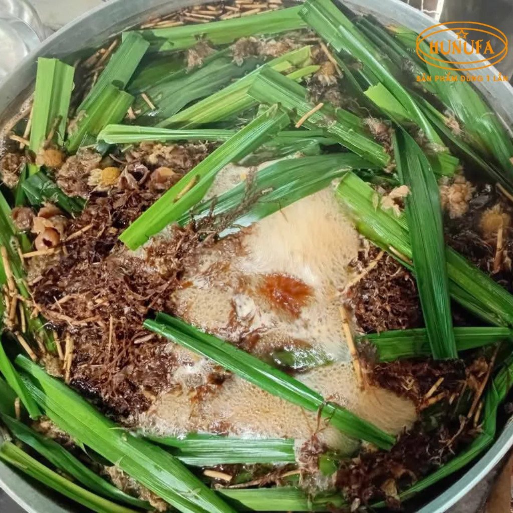 Nấu hỗn hợp nước sâm với lửa vừa