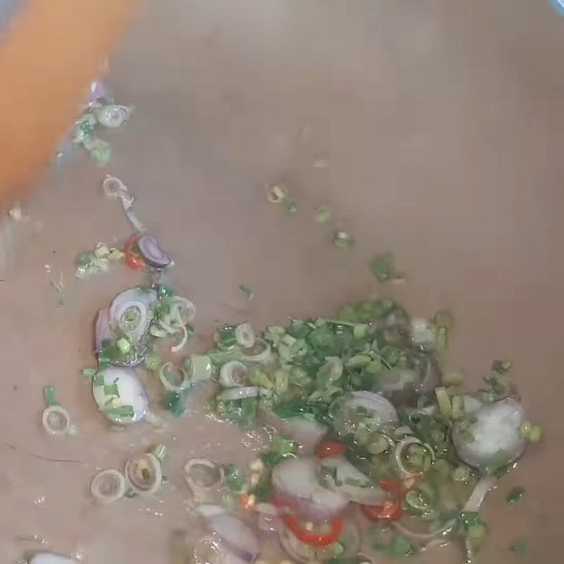 Nấu nước lẩu mắm chay sôi đều, dậy mùi thơm