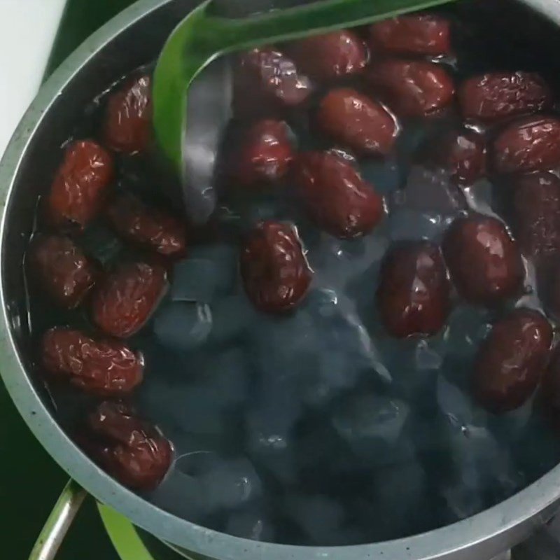 Nấu nước nha đam hạt chia táo đỏ với đường phèn và nha đam