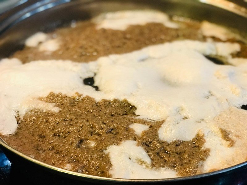 Nấu nước riêu cua để gạch nổi lên