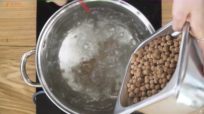 Nấu trân châu trên bếp từ với chức năng Hotpot để đảm bảo nhiệt độ ổn định