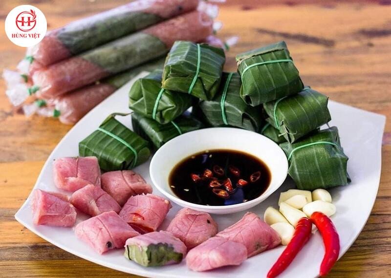 Nem thịt sống gói lá chuối dai giòn hấp dẫn