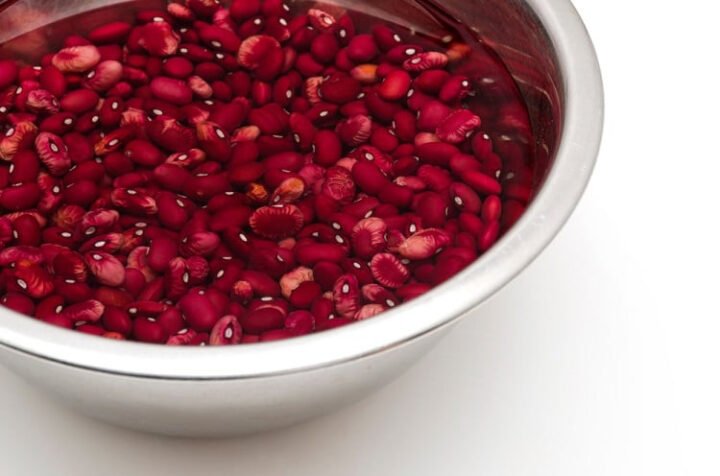 Ngâm đậu đỏ với xíu muối để hạt nhanh mềm