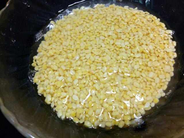 Ngâm đậu xanh làm bánh đậu xanh trái cây