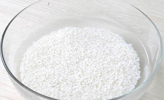 Ngâm gạo nếp và đậu xanh