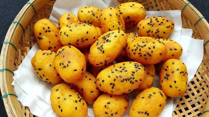 Nguyên liệu chính làm bánh khoai lang bột năng: khoai lang, bột năng, đường