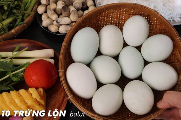 Nguyên liệu chính lẩu hột vịt lộn mồng tơi mướp