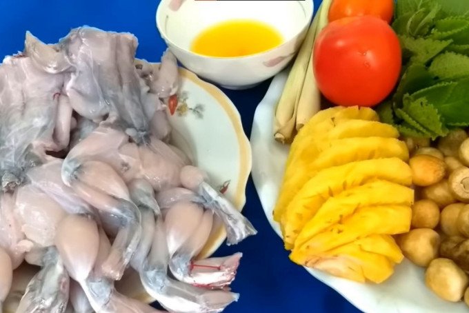 Nguyên liệu chuẩn bị cho lẩu ếch chua ngọt kiểu miền Bắc