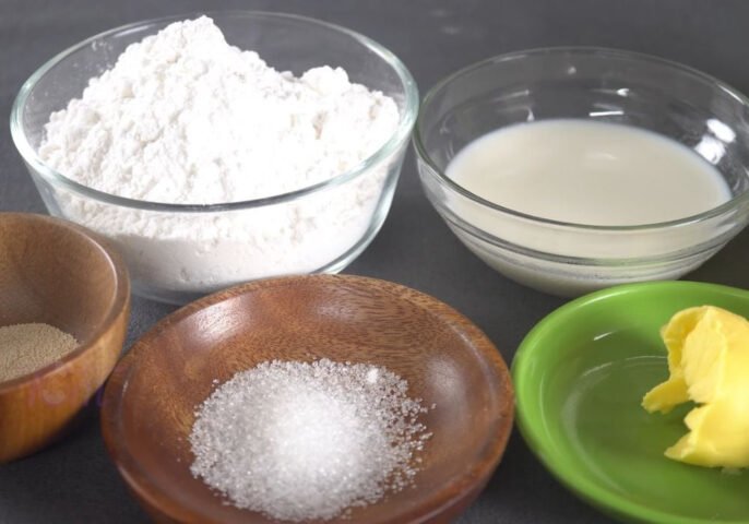 Nguyên liệu chuẩn bị làm bánh mì