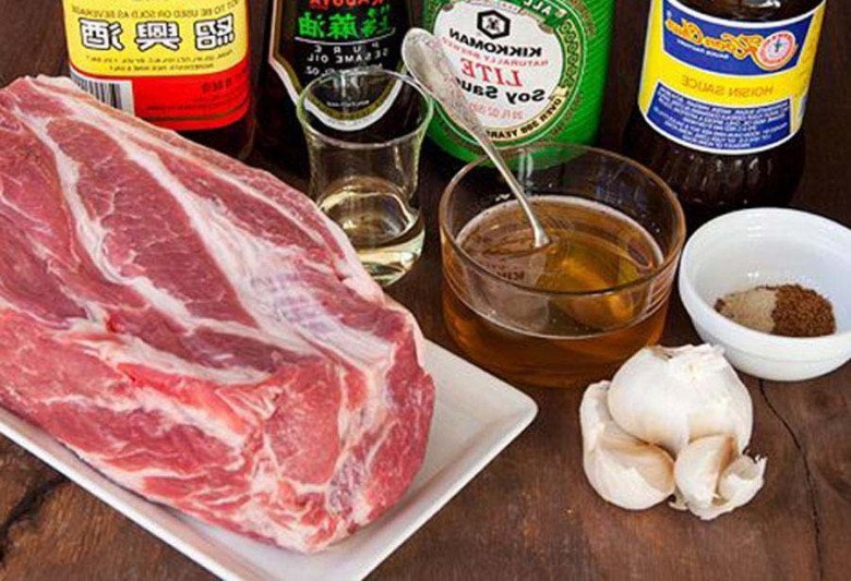 Nguyên liệu đặc trưng của cách làm thịt xá xíu ngon theo phong vị người Hoa.