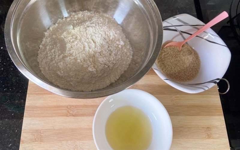 Nguyên liệu làm bánh bột mì rán nhân đường