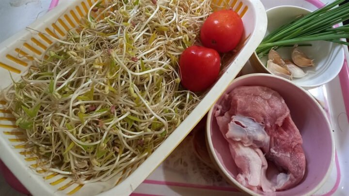 Nguyên liệu món ăn thịt lợn xào giá đỗ