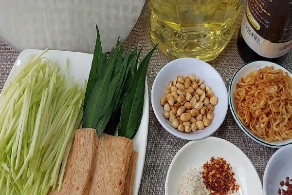 Nguyên liệu món bánh tráng trộn chay