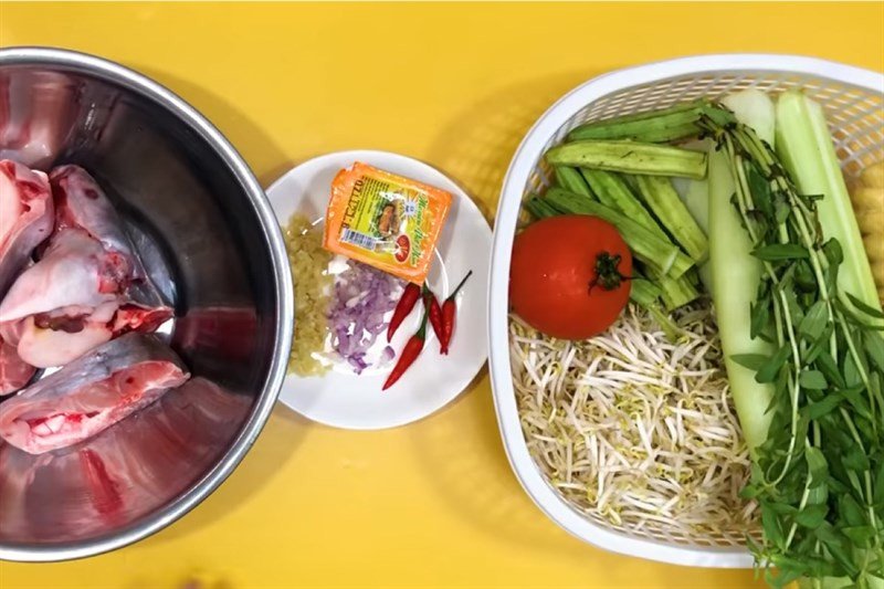 Nguyên liệu phong phú cho món canh chua cá hú