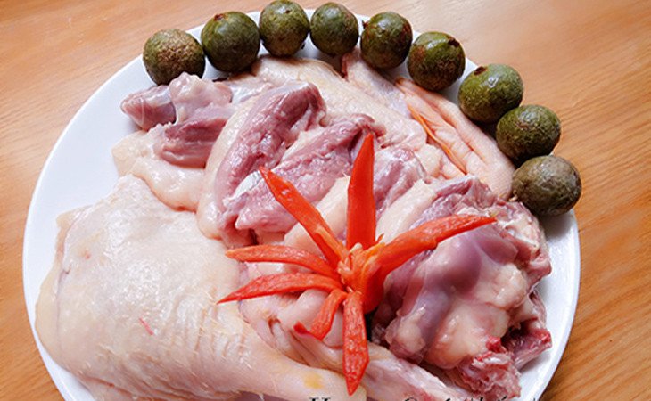 Nguyên liệu phong phú cho món lẩu vịt om sấu thơm ngon