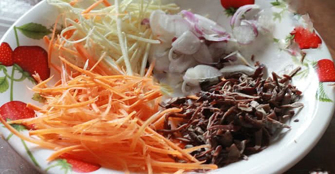 Nguyên liệu sơ chế cho cách làm chả giò tôm thịt miền Nam