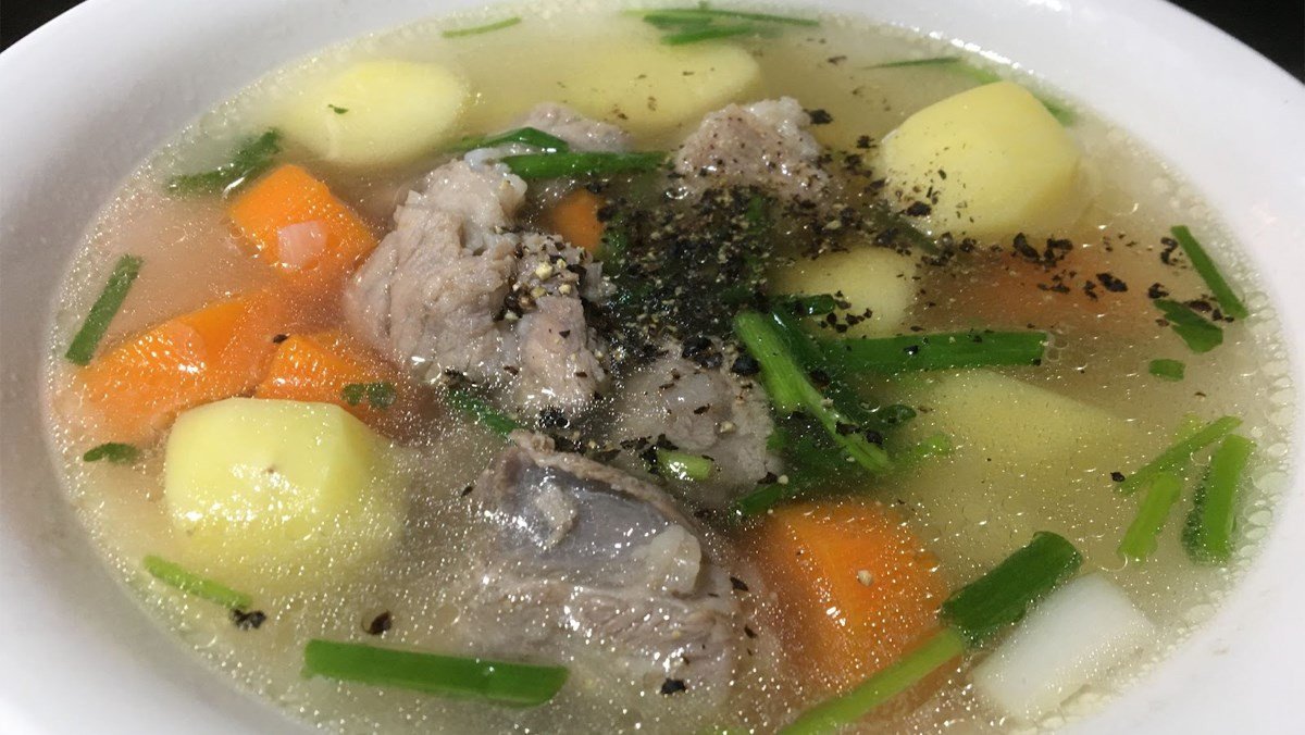 Nguyên liệu sơ chế cho món canh xương khoai tây cà rốt