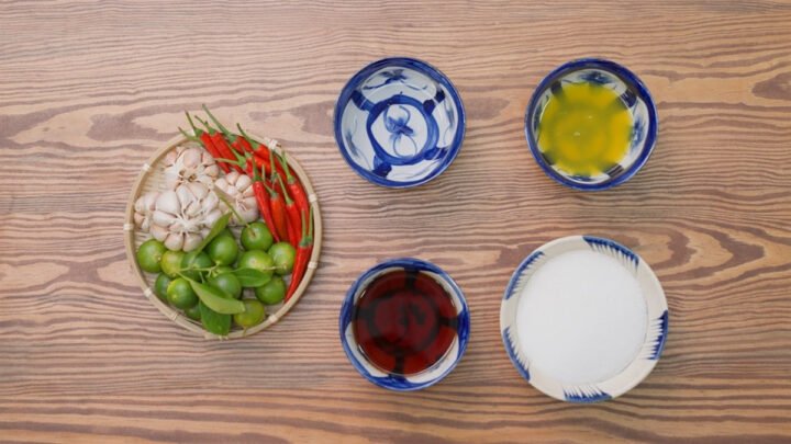 Nguyên liệu tươi ngon cho cách nấu nước mắm chua ngọt