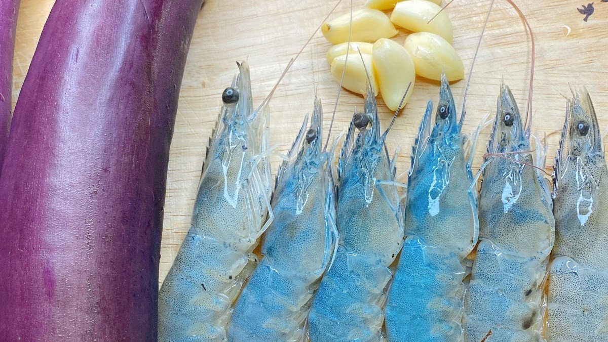 Nguyên liệu tươi ngon cho món cà tím xào tôm thịt