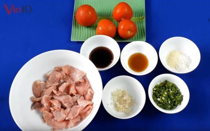 Nguyên liệu tươi ngon chuẩn bị cho cách nấu thịt sốt cà chua hấp dẫn