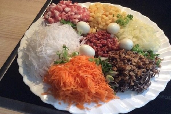 Nguyên liệu tươi ngon chuẩn bị cho nhân bánh gối thịt