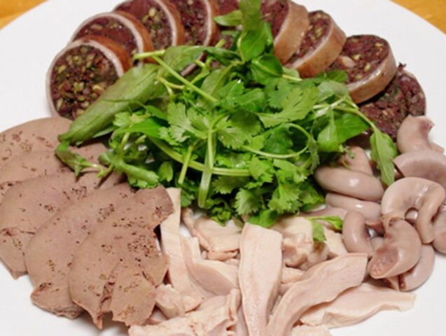 Nguyên liệu tươi ngon để nấu cháo lòng heo tại nhà