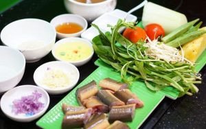 Nguyên liệu tươi sống để nấu món canh chua lươn miền Tây
